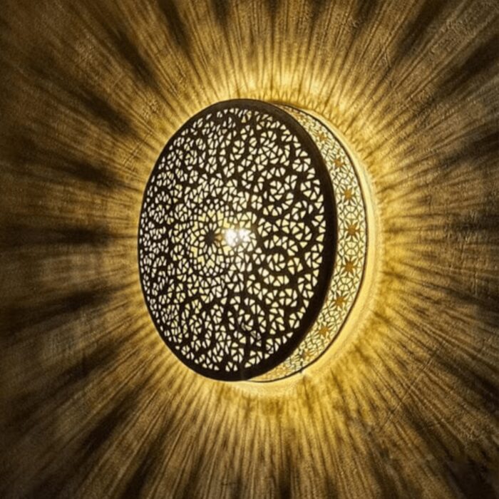 Traditional wall lamp